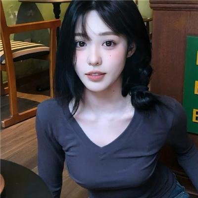 男孩在唱歌